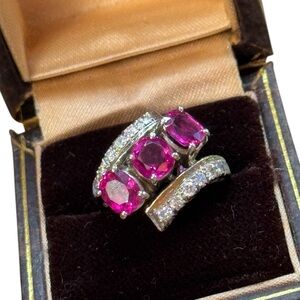 Stunning Vintage 18k White gold Diamond & Ruby Gemstone Bypass ring